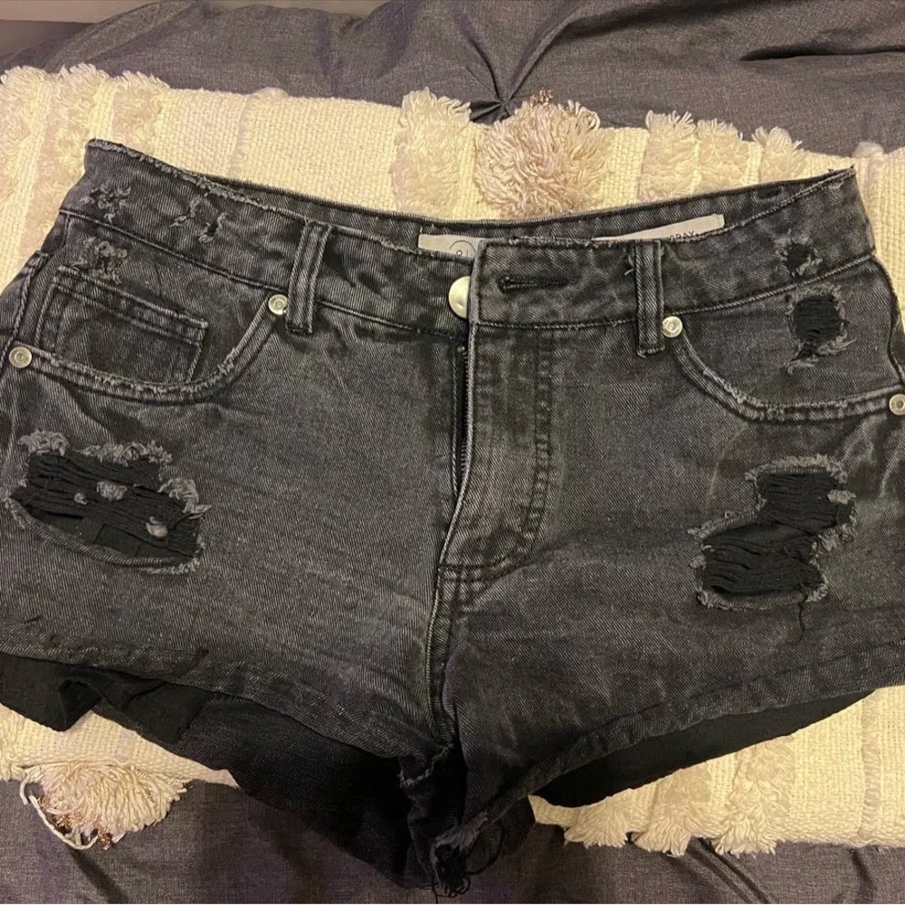 Shorts - Picture 1 of 3
